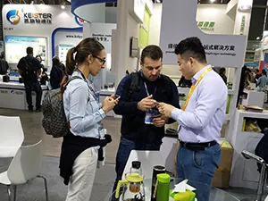 Firma de contratos in situ con socios internacionales